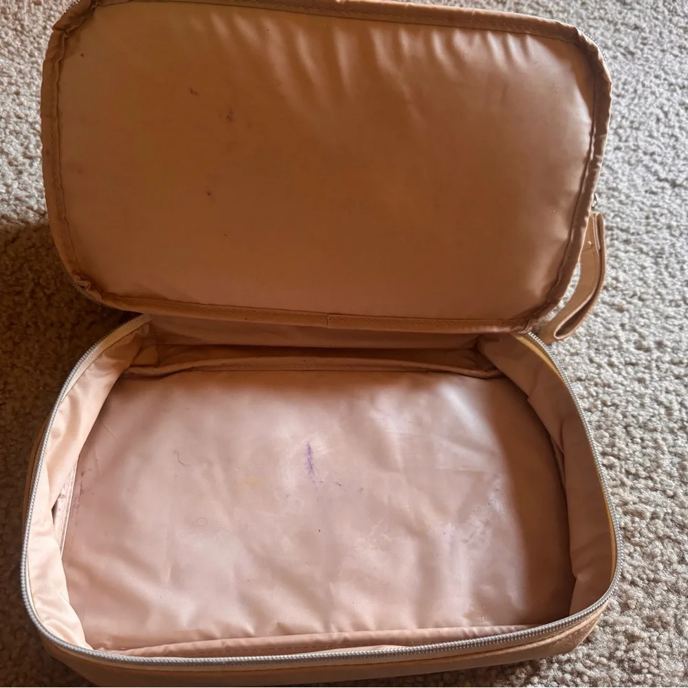Beis The Dopp Kit in Beige